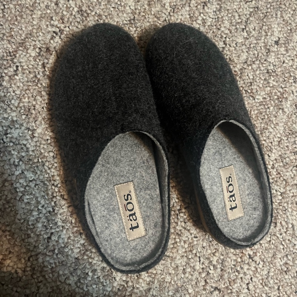 Taos wool clog. Worn 2 times. Great condition